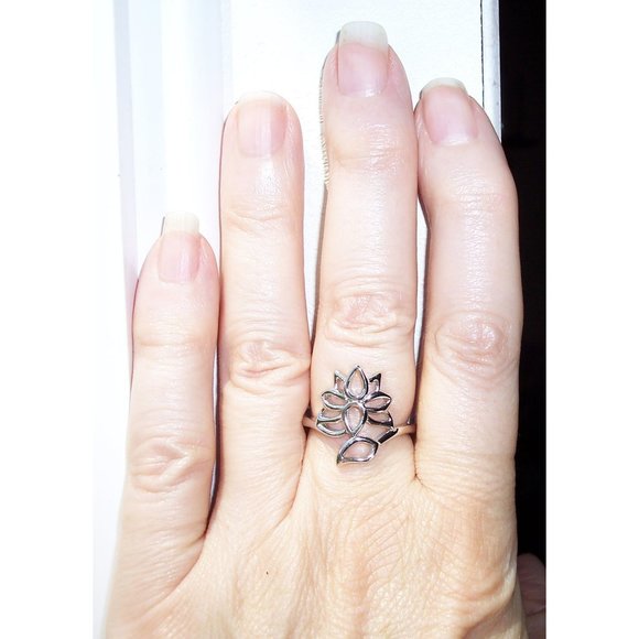 925 STERLING SILVER Large Lotus Flower Ring - Picture 2 of 16